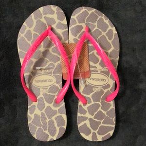 Havaianas Giraffe/Pink Slippers/Flip Flops (7/8)🆕